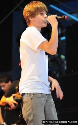 normal_justin-bieber-052210-6 - 0_0 Radio 1s Big Weekend 0_0