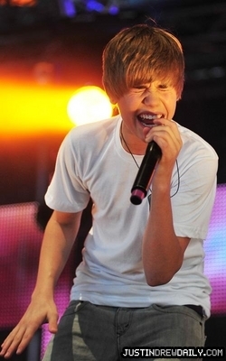 normal_justin-bieber-052210-8 - 0_0 Radio 1s Big Weekend 0_0