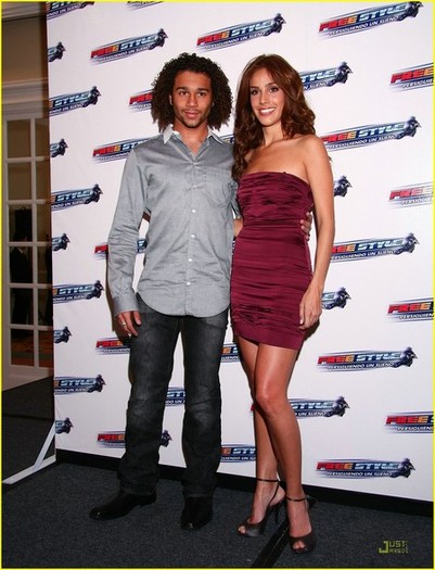 corbin-bleu-freestyle-premiere-02 - x - Sandra Echeveria