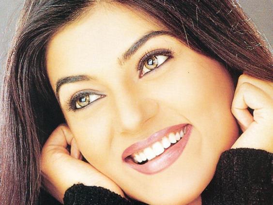 sushmita-sen-hot-and-sexy-wallpaper - Sushmita Sen