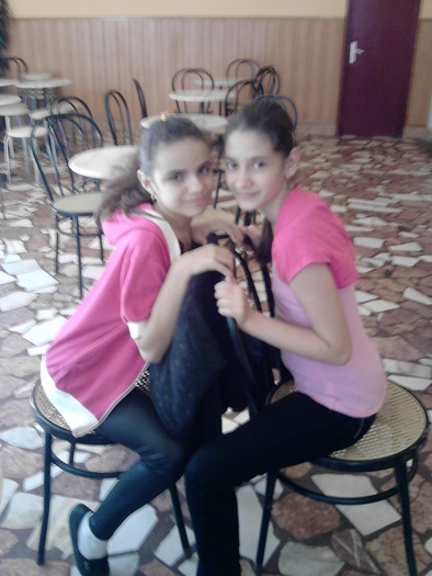 deeutza sweer (42) - Eu-Andreea