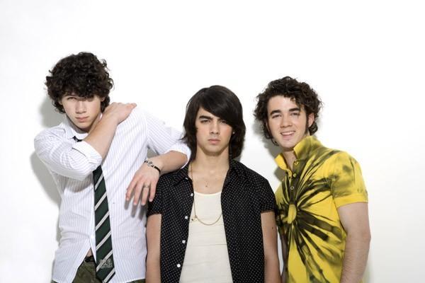 l_3ceb4931b2c14a63a9019450ca8846fc - aici va arat cat de mult ii iubesc pe jonas brothers