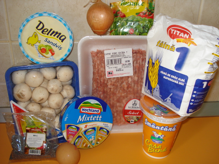 INGREDIENTE PENTRU TARTA CU CARNE SI CIUPERCI!!