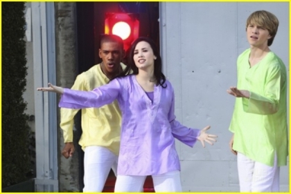 normal_demi-lovato-sonny-season-two-00