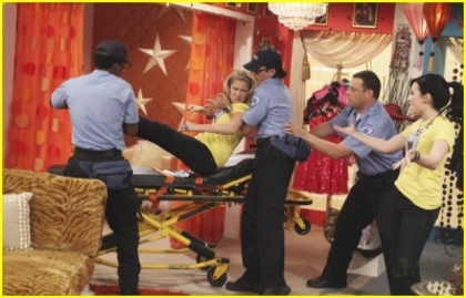 normal_demi-lovato-sonny-season-two-10