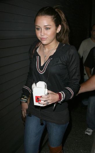 miley-cyrus-133924l - poze miley cyrus de nota 10