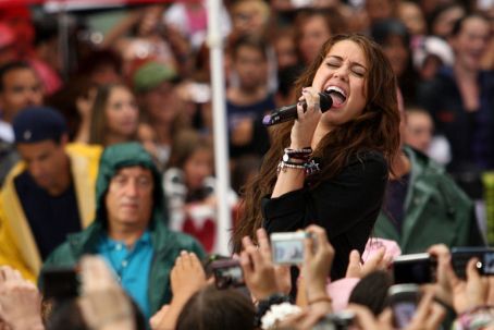 miley-cyrus-336976l - poze miley cyrus de nota 10
