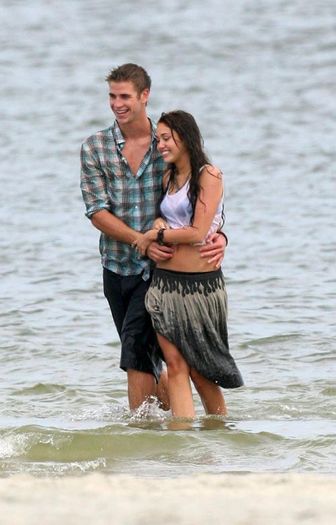 miley-cyrus-603086l - poze miley cyrus de nota 10