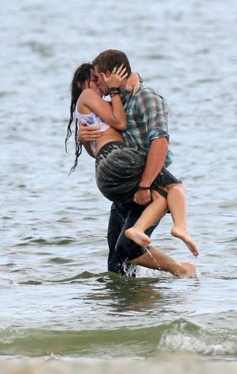 miley-cyrus-611559l - poze miley cyrus de nota 10