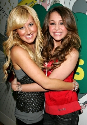 13158_miley and ashleu - Miley Cyrus And Ashley Tisdale