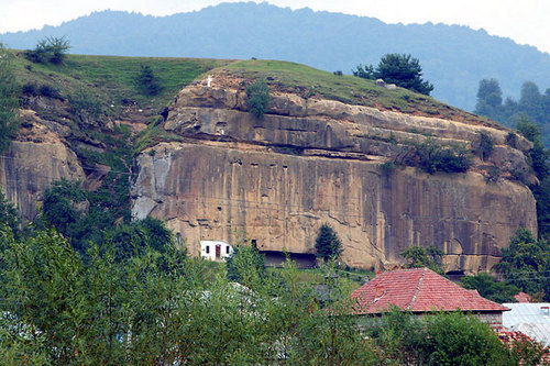 Biserica-Corbii-de-Piatra6 - Locasuri