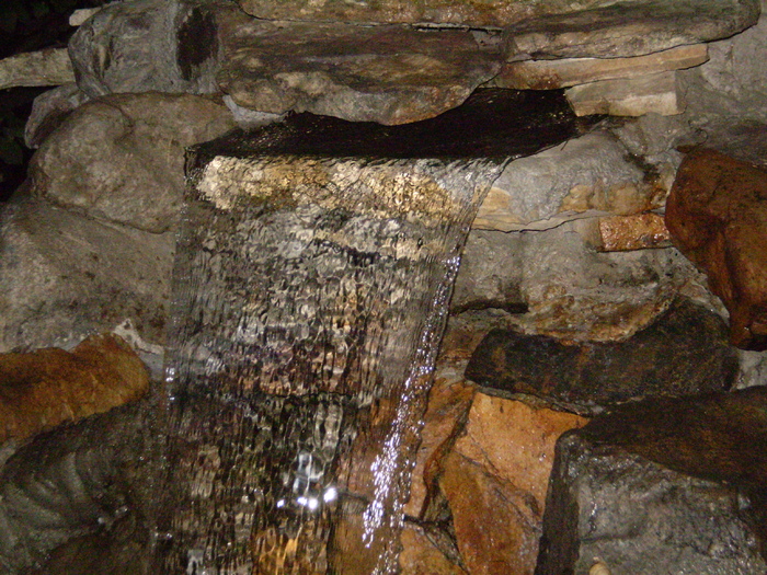 P8160234 - lacul si cascada