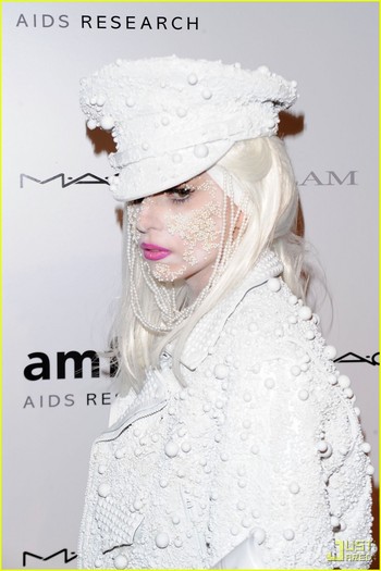 lady-gaga-amfar-new-york-gala-01 - album pentru TheBestCelebrity