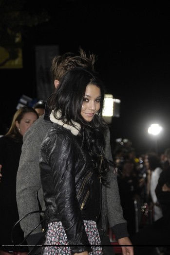 Vanessa Hudgens (8) - x - Vanessa Hudgens