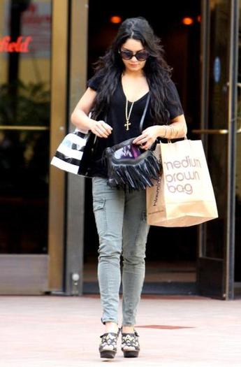 Vanessa Hudgens (16)