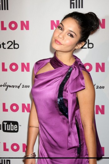 Vanessa Hudgens (17)