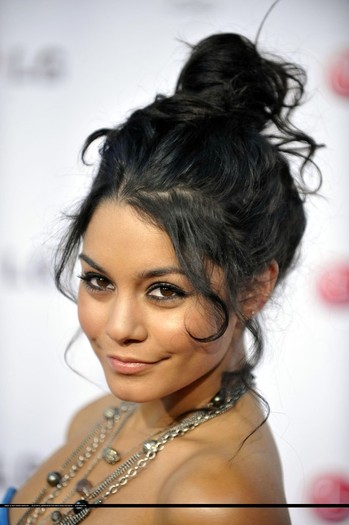 Vanessa Hudgens (28)