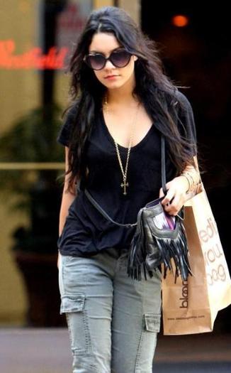 Vanessa Hudgens (34)