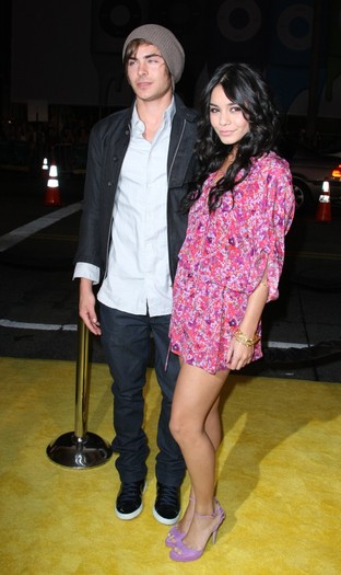 Vanessa Hudgens (37)