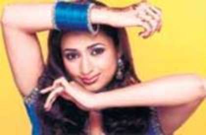 XOFSCNTDBVGLWLUXJZA - divyanka tripaty