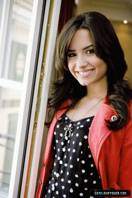 15386556_QKATFPULM[1] - Demi Lovato