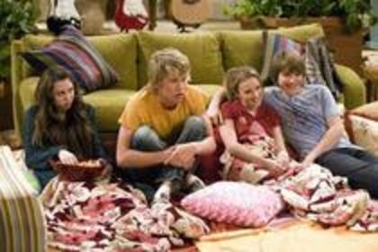 14273180_HMPPNXBWM - sterling knight in hannah montana