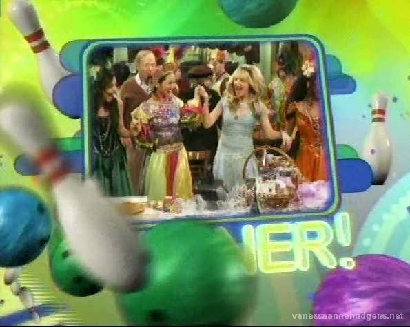 vanessaannehudgens_dot_net-disneynewyearsingalong2006-0047