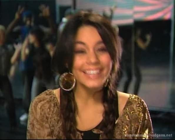 vanessaannehudgens_dot_net-disneynewyearsingalong2006-0054
