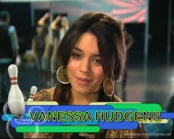 vanessaannehudgens_dot_net-disneynewyearsingalong2006-0058