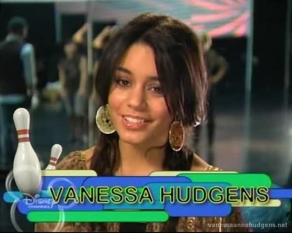 vanessaannehudgens_dot_net-disneynewyearsingalong2006-0061