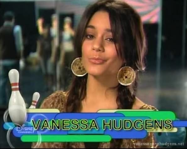 vanessaannehudgens_dot_net-disneynewyearsingalong2006-0078