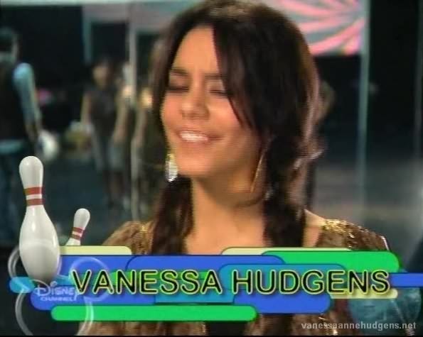 vanessaannehudgens_dot_net-disneynewyearsingalong2006-0088