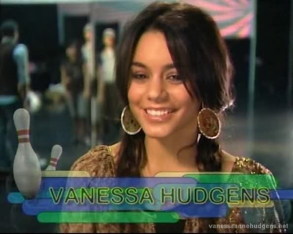vanessaannehudgens_dot_net-disneynewyearsingalong2006-0095