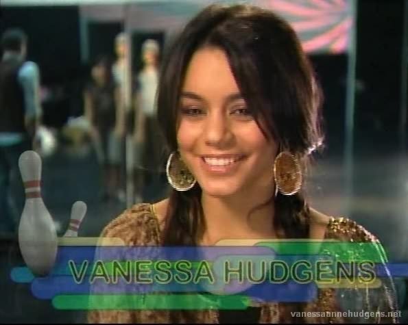 vanessaannehudgens_dot_net-disneynewyearsingalong2006-0096