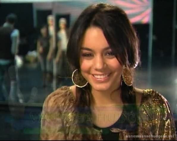 vanessaannehudgens_dot_net-disneynewyearsingalong2006-0099