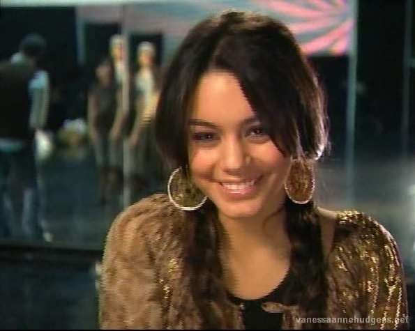 vanessaannehudgens_dot_net-disneynewyearsingalong2006-0100