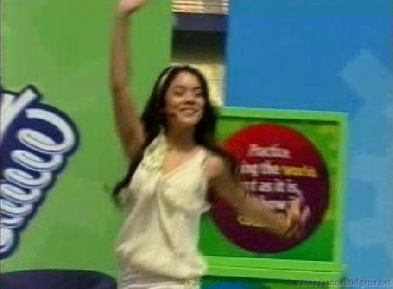 vanessaannehudgens-dot-net_disney_365_dogers_statium-0010