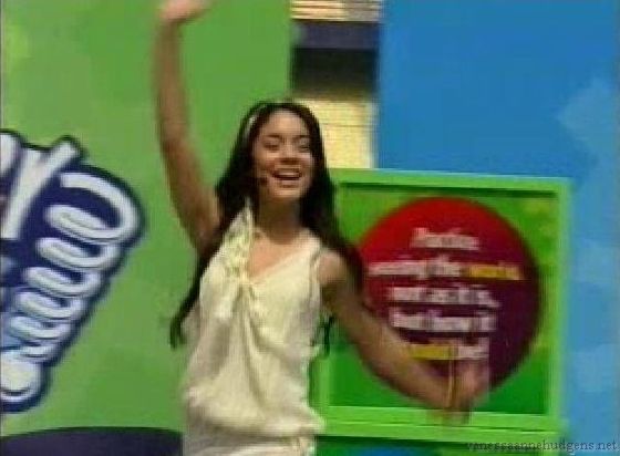 vanessaannehudgens-dot-net_disney_365_dogers_statium-0011