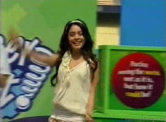 vanessaannehudgens-dot-net_disney_365_dogers_statium-0013