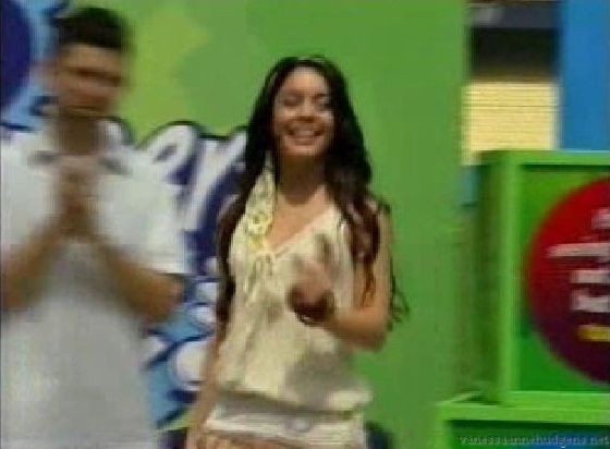 vanessaannehudgens-dot-net_disney_365_dogers_statium-0016