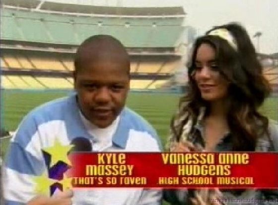 vanessaannehudgens-dot-net_disney_365_dogers_statium-0023