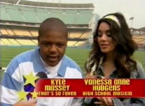 vanessaannehudgens-dot-net_disney_365_dogers_statium-0025