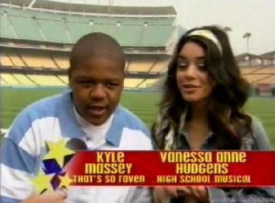 vanessaannehudgens-dot-net_disney_365_dogers_statium-0027