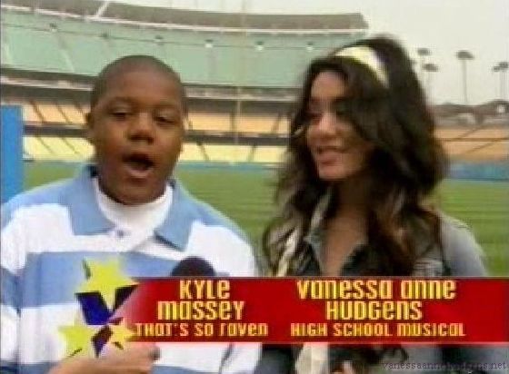 vanessaannehudgens-dot-net_disney_365_dogers_statium-0029