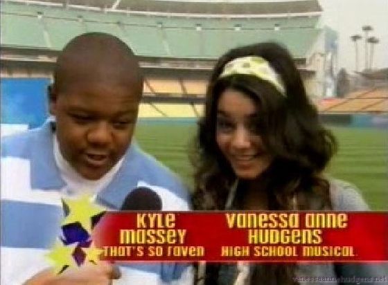 vanessaannehudgens-dot-net_disney_365_dogers_statium-0039