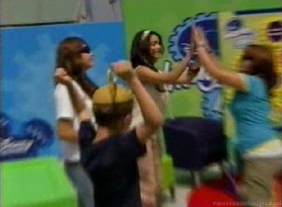 vanessaannehudgens-dot-net_disney_365_dogers_statium-0041