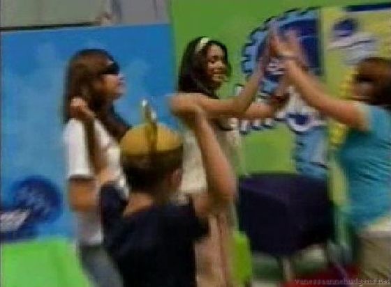 vanessaannehudgens-dot-net_disney_365_dogers_statium-0042