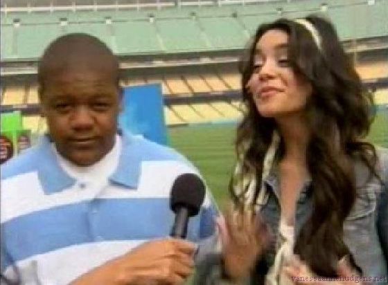 vanessaannehudgens-dot-net_disney_365_dogers_statium-0048