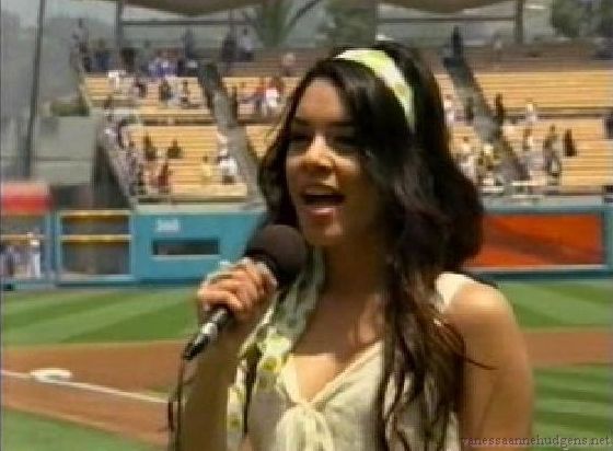vanessaannehudgens-dot-net_disney_365_dogers_statium-0137