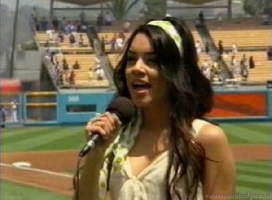 vanessaannehudgens-dot-net_disney_365_dogers_statium-0138